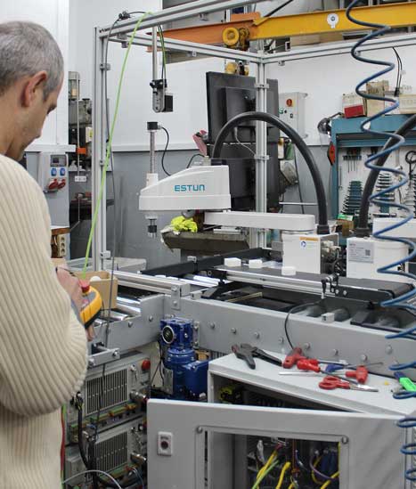 Instalación de picking robótico con robot
